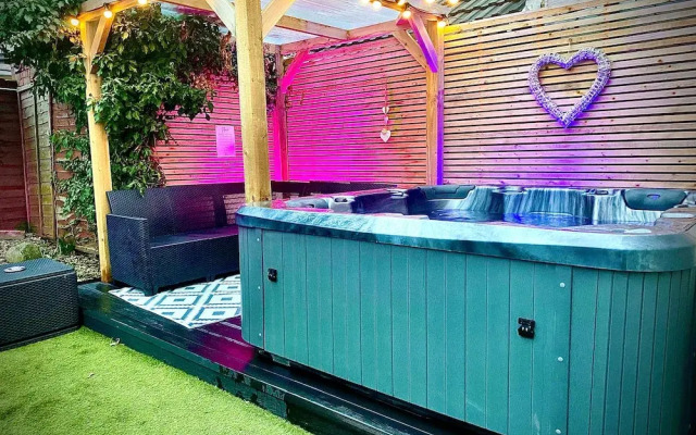 Clifton Stylish Hot Tub House in Blackpool
