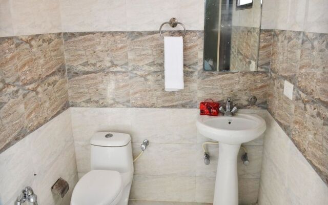 OYO Flagship 6298 Motel Divine