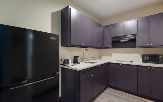 Scottish Inn & Suites