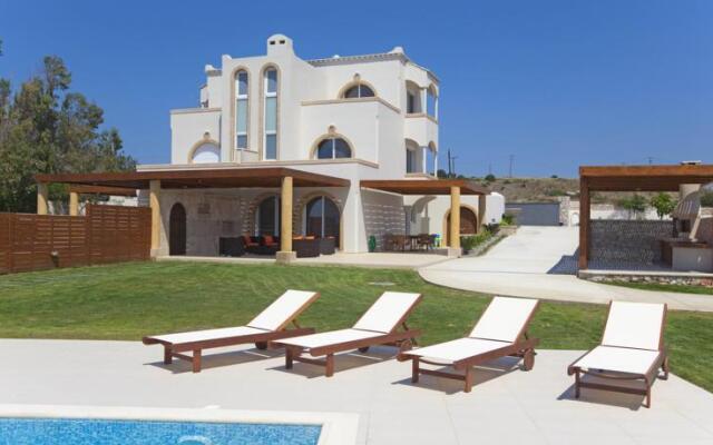 Kiotari Beach Villas - Luxury Retreat