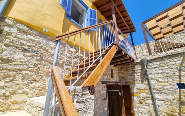 Village Charm Pool Apartment at Skarinou