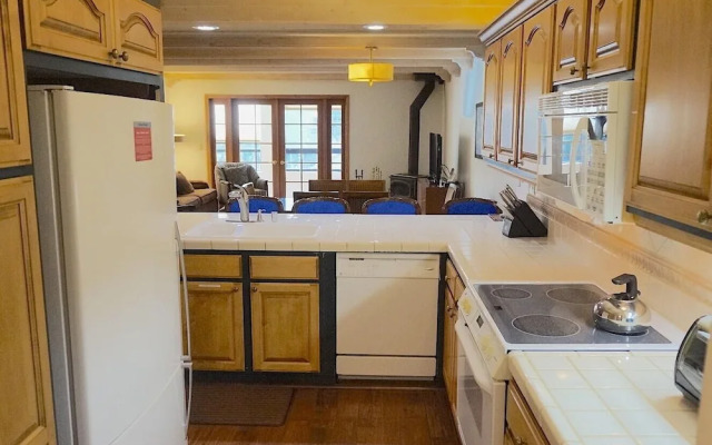 Beautiful Remodeled 2-bedroom Condo