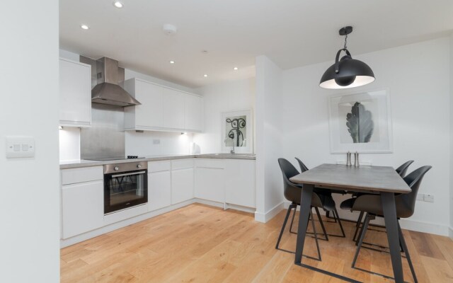 "Guestready  Stylish 2br Home In Islington"