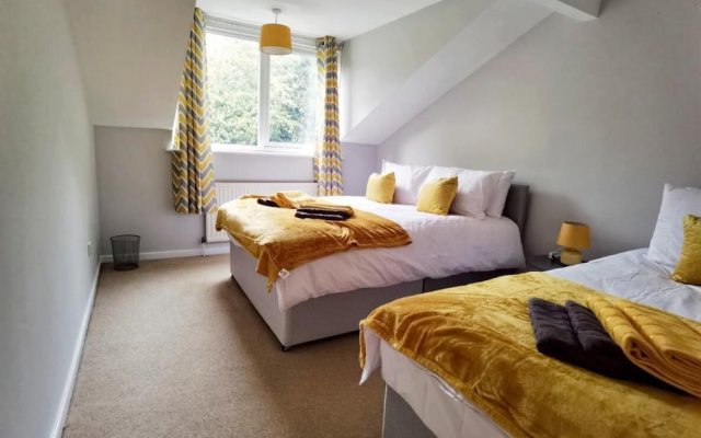 5 Bedroomed House Available for Guests and Contractors Wifi Parking