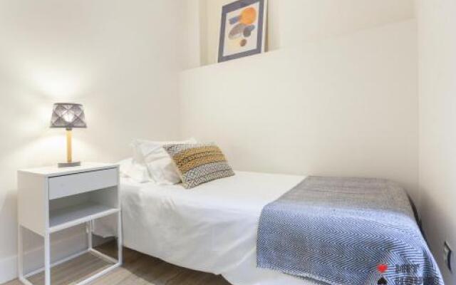 Mit House Universidad En Madrid