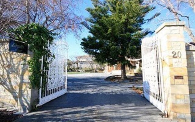 Clovelly House Accommodation