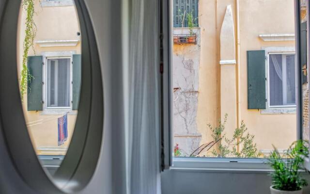 Newly Renovated 1730's Venetian Loft (02) !
