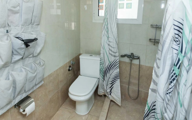 Modern 2 Bd Kipseli Hideaway Patio Apt