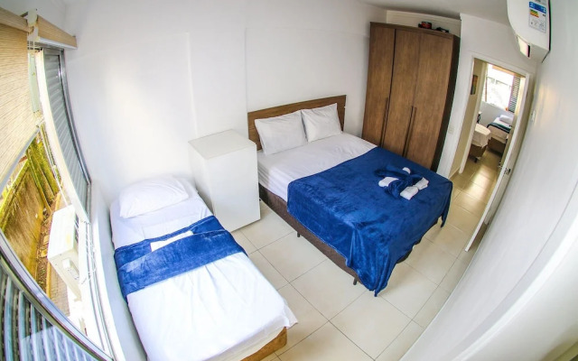 Pé na areia do Guarujá - Praia do Tombo (F)