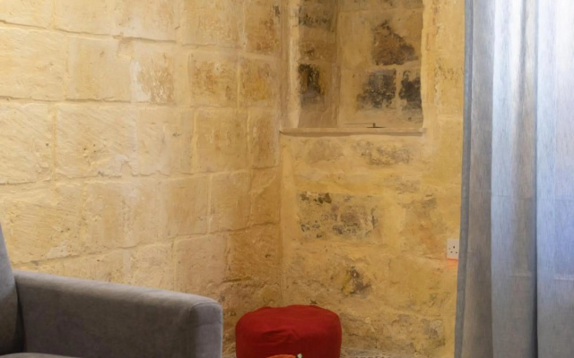 16 lettings - charming character house