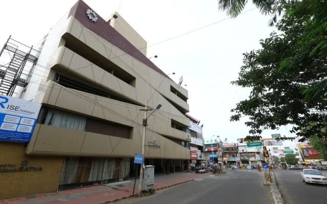 OYO 5319 Hotel Navaratna