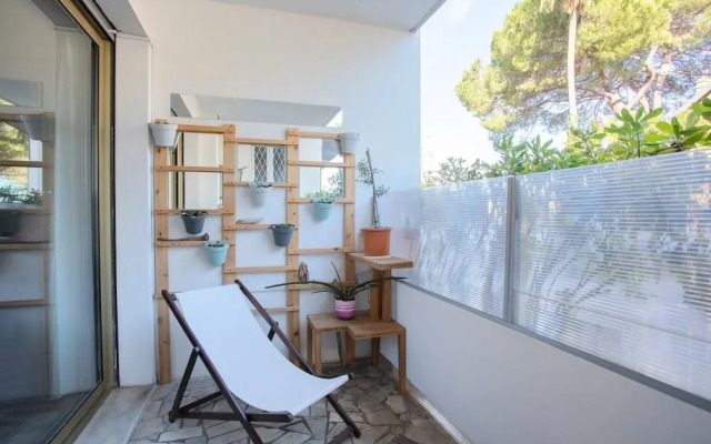 Grand studio face port et plage