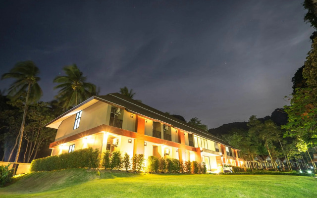 Tonsai Bay Resort