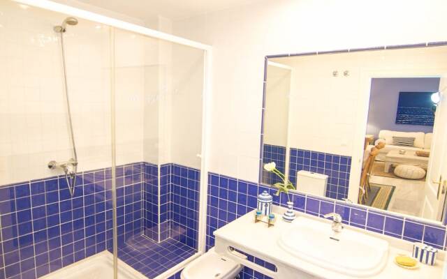 OleHolidays Azalea Playa junto a Puerto Banús