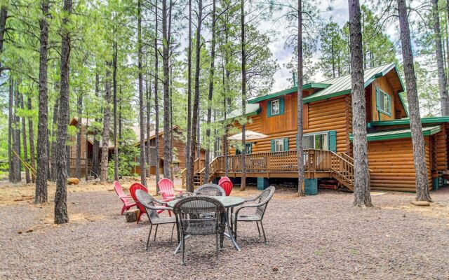 Near Dining, Hiking & Golf: Pinetop Log Cabin!