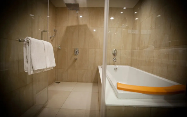 Hotel Sitara Grand Banjara Hills