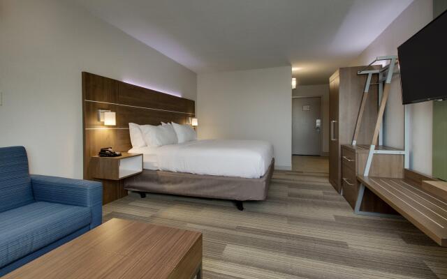 Holiday Inn Express & Suites Wapakoneta by IHG