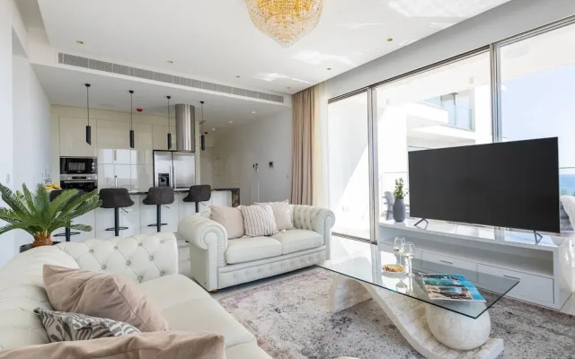 "sanders Dione Residences - Pleasant 2-bedroom Apartment With Sea View"