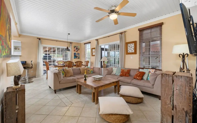 Cozy Tranquil 3BR 2BA Home w Private Pool Patio
