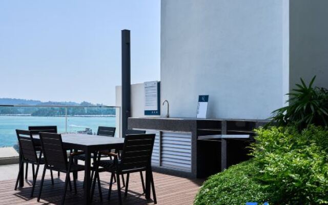 The Shore by HF Suites