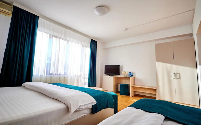 Hotel Roxy & Maryo