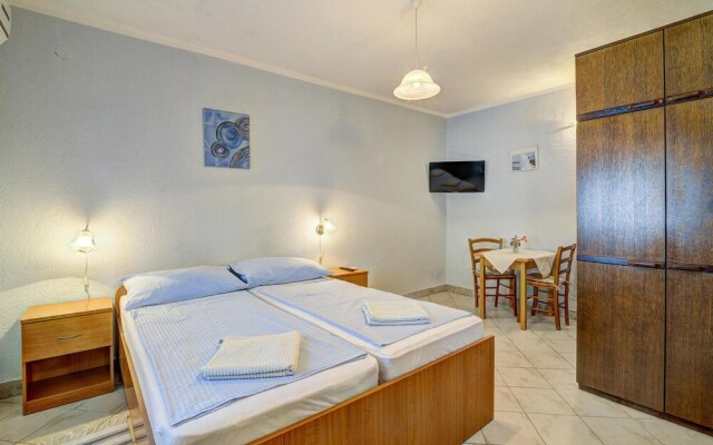 Nice Apartment in Senj With Wifi