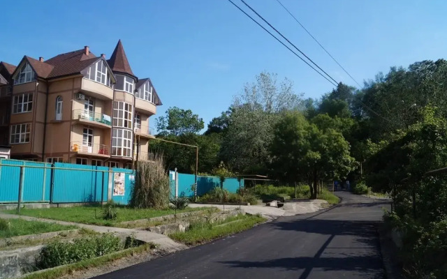 Rodnichok Guest House