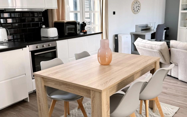 Luxurious Penthouse Studio with Private Terrace - Grand Central House