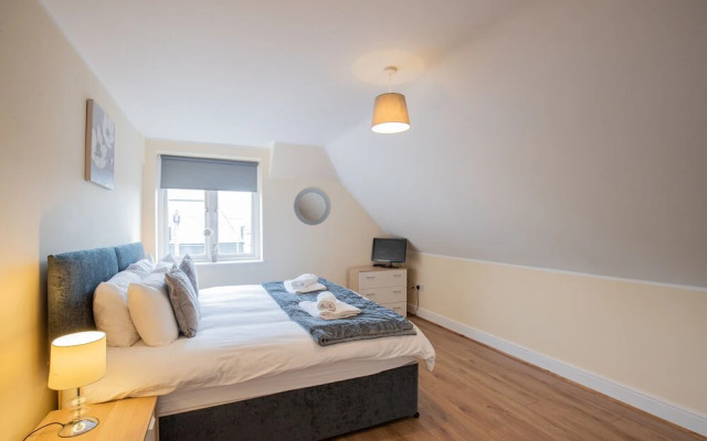 2-bedroom Penthouse, Clockhouse, Hoddesdon