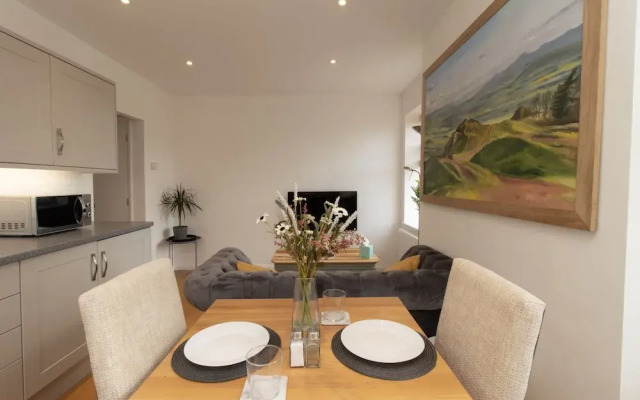 Crescent House Apartments