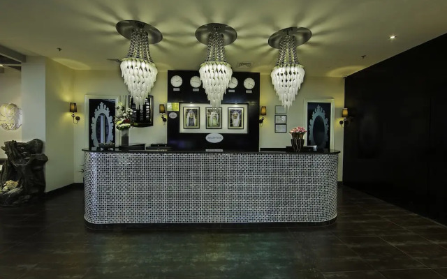 Loumage Hotel & Suites