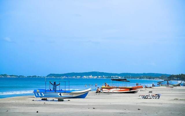 Alfresco Beach Hotel