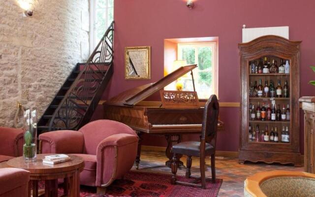 Logis Hotel la Source Bleue
