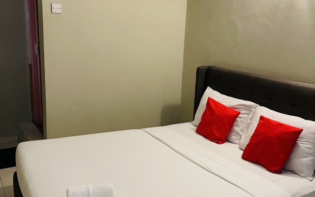 OYO 90338 Prima Saujana Budget Hotel