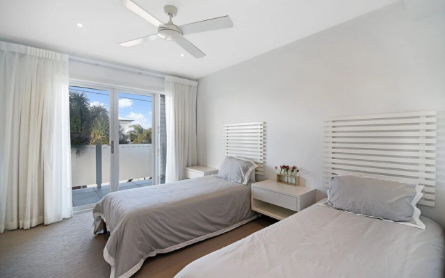 Sea Splash 75 Lorikeet Drive