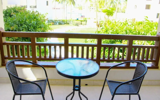 Marina Breeze 2-bedroom Retreat