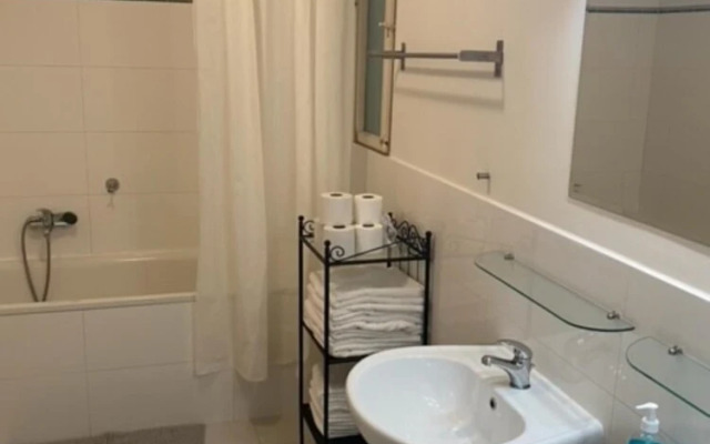 Large 3 Bedroom Family Apartment With Balcony