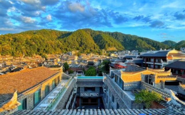 Mount Villa by T Residence