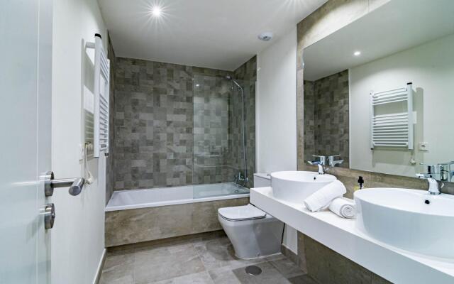 INF32L- Modern city apartment, families only