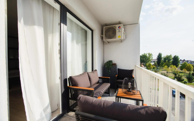 Monochrome Style Central Apartment