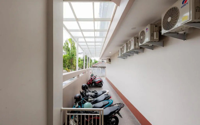 RedDoorz near Taman Palem