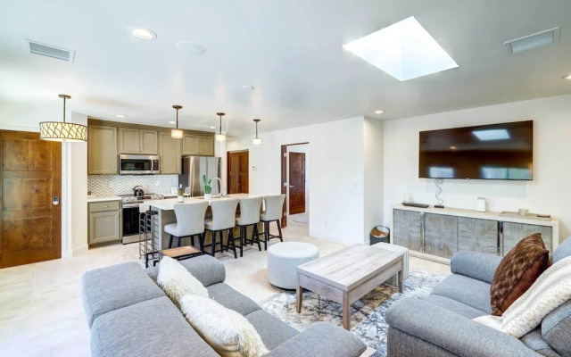 Paradise Valley Abode: Pool, Near Downtown Phoenix