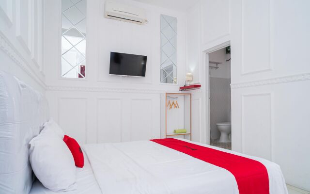 RedDoorz Syariah @ Aura Homestay