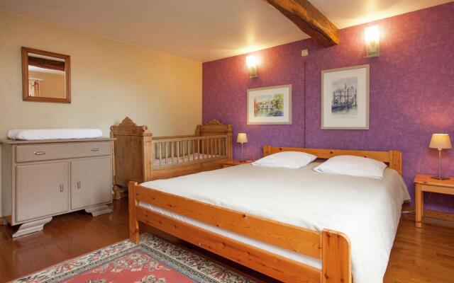 Spacious Holiday Home in Humain with Garden