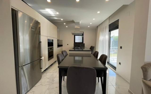 Inviting 4-bed Villa Lina With lux Pool