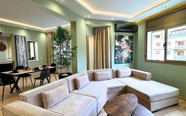The Tropical Luxury 2BR City Centre Retreat