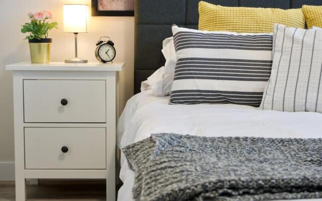 Gorgeous Modern 2BD Condo Heart of Wpg Coffee Location