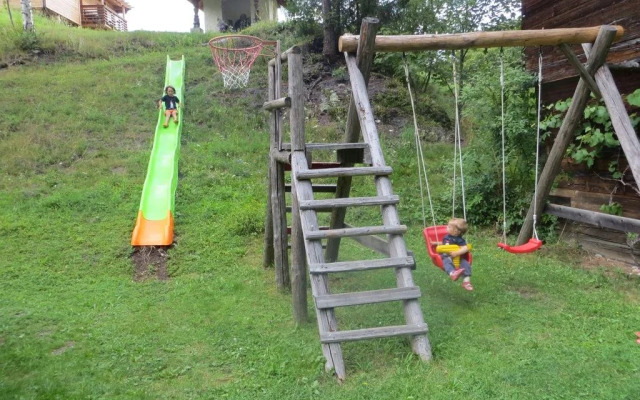 Bauernhof- und Hüttenurlaub Familie Mandl