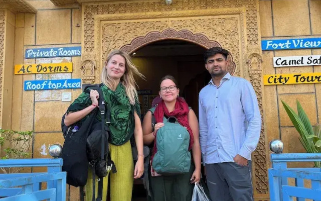 Jaisalmer Hostel Crowd