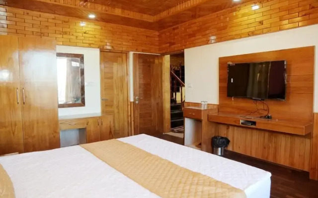 Wood Crista Retreat by Park Tree